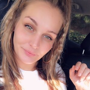 Meet your Posher, Nicole